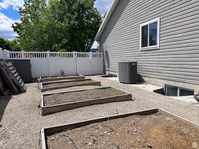 8675 S Pebblecreek Rd, West Jordan, UT 84081 - view of yard featuring a garden