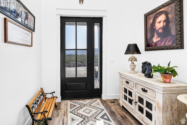 1952 N Sr 118, Monroe, UT 84754 - entryway featuring dark wood-style floors and baseboards
