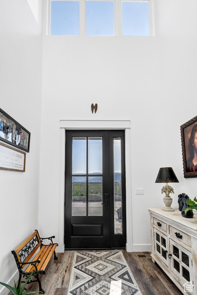 1952 N Sr 118, Monroe, UT 84754 - entryway featuring a towering ceiling and dark wood-style floors