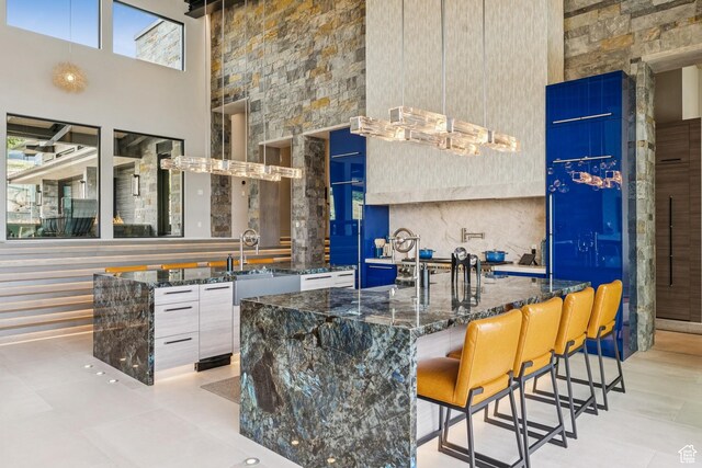 9156 N Sleeping Rock Cir, Kamas, UT 84036 - bar featuring a towering ceiling and a sink