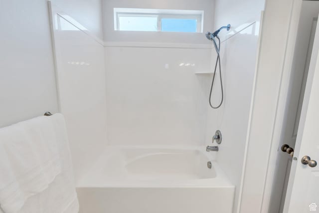 1052 W Azul Meadows Way S, Bluffdale, UT 84065 - full bath featuring washtub / shower combination