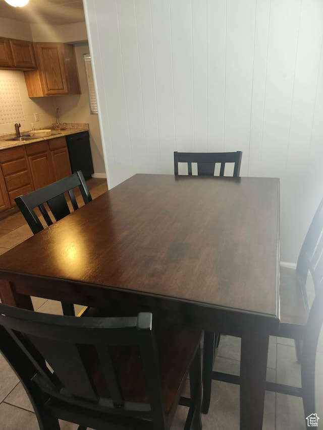 911 E Canyon Rd, Ogden, UT 84404 - dining space with baseboards