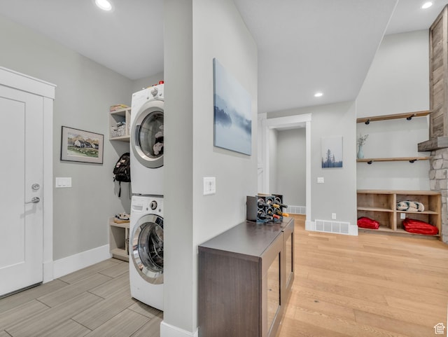 485 Parkview Dr, Summit Park, UT 84098 - laundry area featuring stacked washer / drying machine, light wood-style flooring, and recessed lighting
