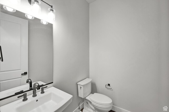 6199 W Wapiti Ridge Ln Unit 333, Herriman, UT 84096 - bathroom featuring a sink and baseboards
