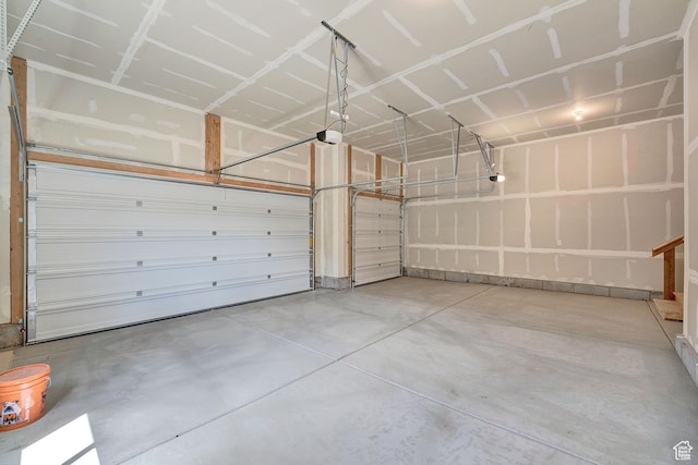 6199 W Wapiti Ridge Ln Unit 333, Herriman, UT 84096 - garage featuring a garage door opener