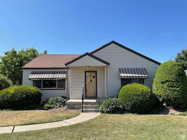 115 W Lester Ave, Murray, UT 84107 - bungalow-style house featuring a front lawn and roof with shingles