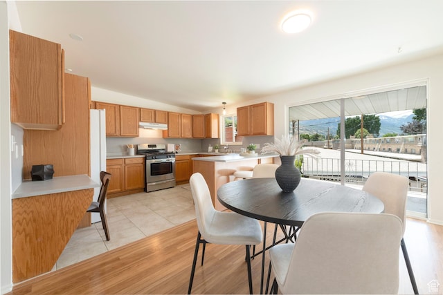2260 E Murray Holladay Rd S Unit 22, Holladay, UT 84117 - dining space with vaulted ceiling and light wood-type flooring
