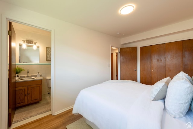 2260 E Murray Holladay Rd S Unit 22, Holladay, UT 84117 - bedroom featuring light wood finished floors, ensuite bath, and wet bar