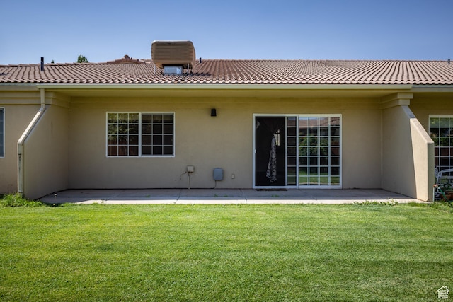 542 W Hale Ave, Moab, UT 84532 - rear view of property featuring a patio area, stucco siding, and a lawn