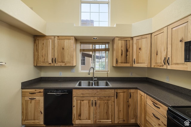 542 W Hale Ave, Moab, UT 84532 - kitchen with black appliances, dark countertops, and a high ceiling