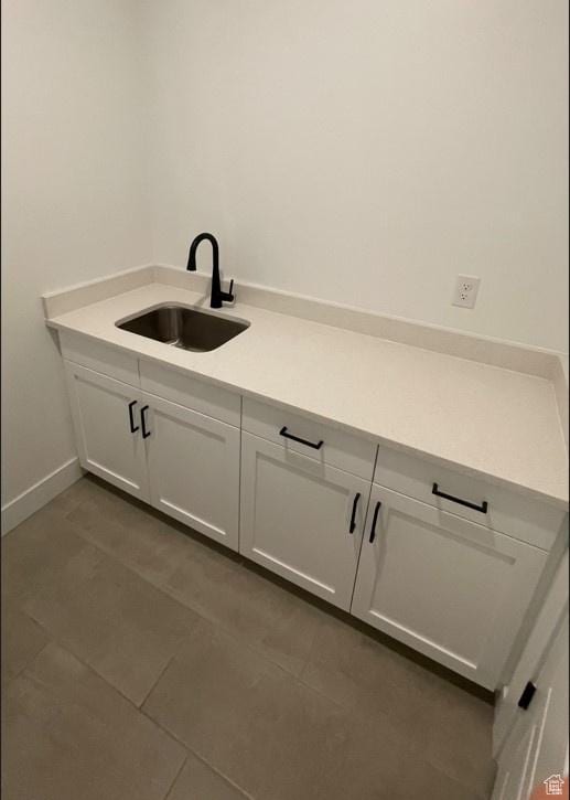 136 E Abbeville Ct, Sandy, UT 84070 - laundry area featuring a sink