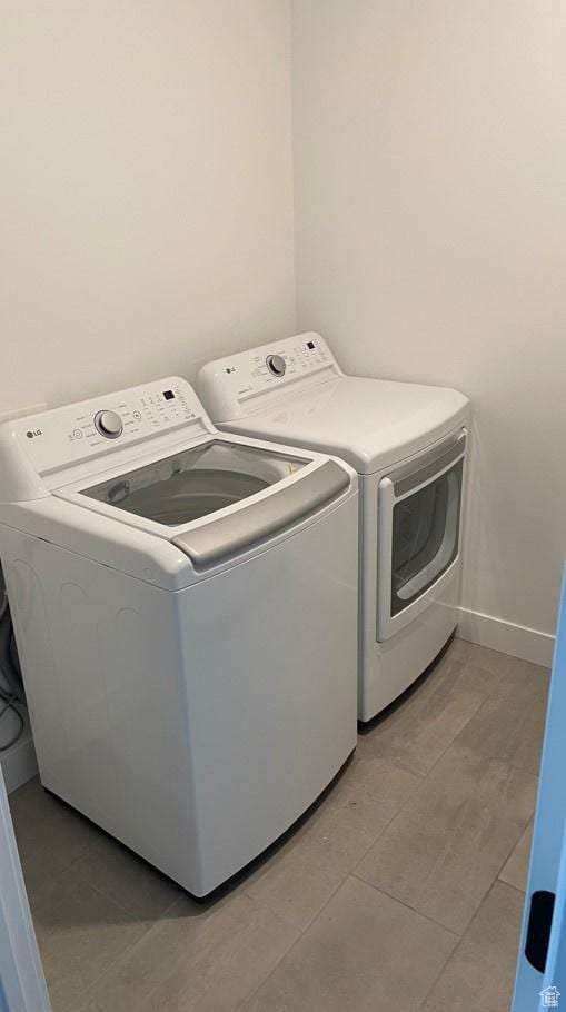 136 E Abbeville Ct, Sandy, UT 84070 - laundry room with independent washer and dryer