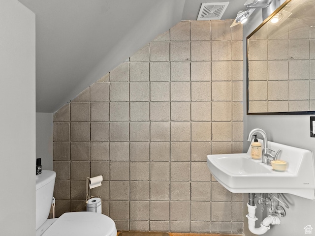 360 W Broadway S Unit 619, Salt Lake City, UT 84101 - bathroom featuring tile walls