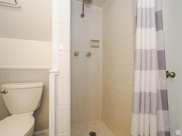 2333 W Ledgewood Dr, Taylorsville, UT 84129 - bathroom featuring tiled shower and toilet