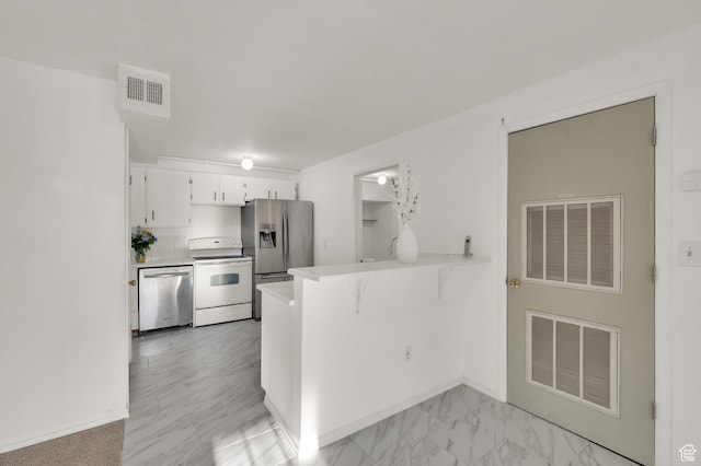 2313 N 850 E, Lehi, UT 84043 - kitchen featuring appliances with stainless steel finishes, a peninsula, light countertops, white cabinets, and a breakfast bar area