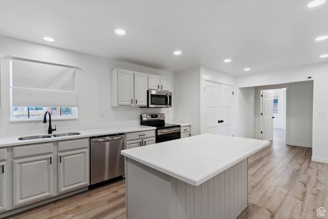 321 E 1040 N, Orem, UT 84057 - kitchen with appliances with stainless steel finishes, light wood-style flooring, light countertops, recessed lighting, and a kitchen island