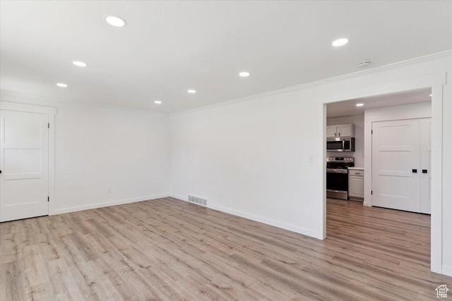 321 E 1040 N, Orem, UT 84057 - unfurnished room featuring ornamental molding, recessed lighting, light wood-style flooring, and a smoke detector