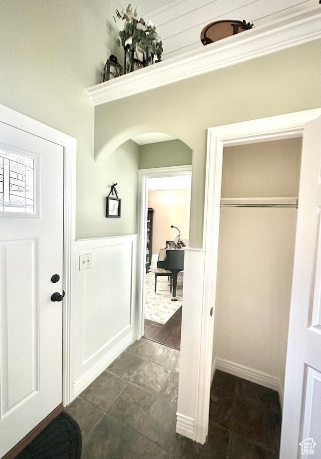 2242 N 2500 W, Lehi, UT 84043 - interior space with wainscoting and arched walkways