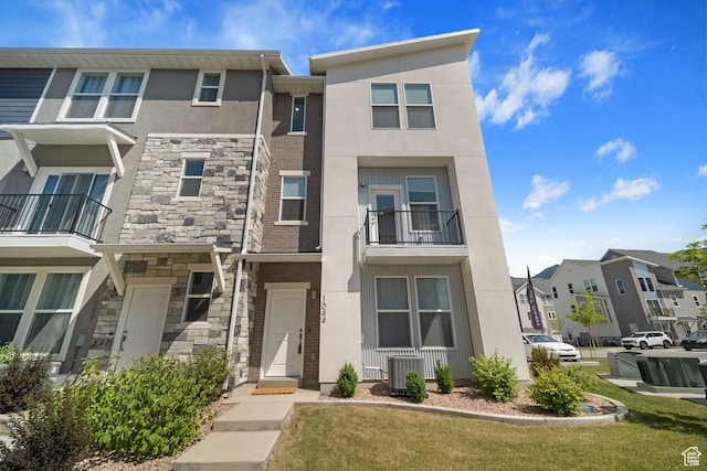 1044 S 2800 E, Spanish Fork, UT 84660 - multi unit property featuring stucco siding, a residential view, stone siding, a front yard, and a balcony