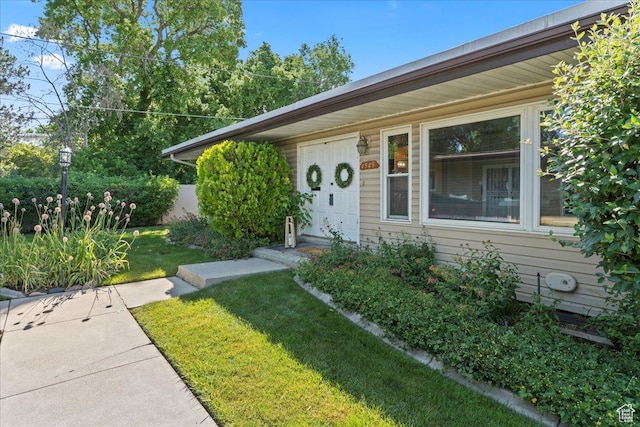 4549 S Tanglewood Dr E Unit 4549, Holladay, UT 84117 - view of front facade with a front yard