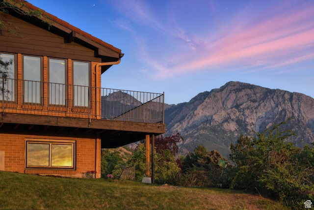 3327 S Crestwood Dr, Salt Lake City, UT 84109 - view of mountain background