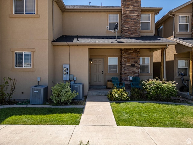 392 E 700 S Unit H, Vernal, UT 84078 - entrance to property with stucco siding, covered porch, and a chimney