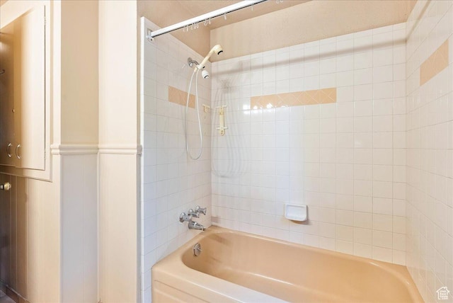 6690 S 1495 E, Cottonwood Heights, UT 84121 - bathroom featuring shower / washtub combination