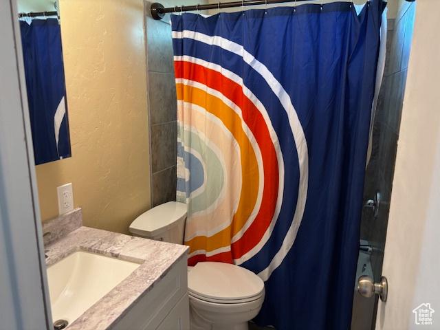 290 E 800 S, Roosevelt, UT 84066 - bathroom with vanity, a shower with shower curtain, and a textured wall