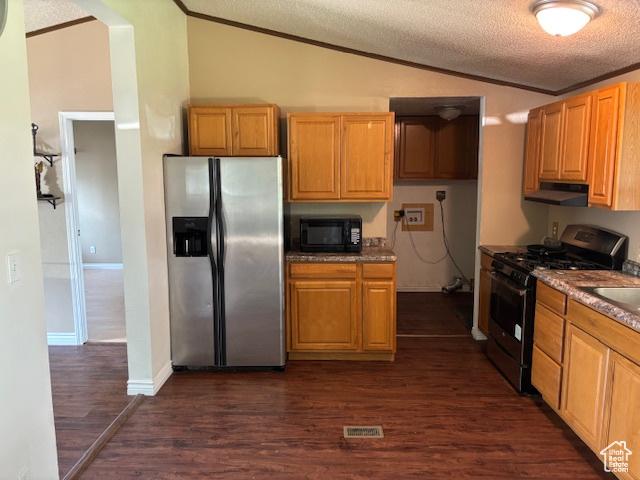 290 E 800 S, Roosevelt, UT 84066 - kitchen featuring black appliances, vaulted ceiling, ornamental molding, exhaust hood, and a textured ceiling