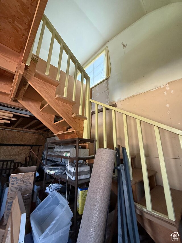 539 E Center St, Pleasant Grove, UT 84062 - view of stairway