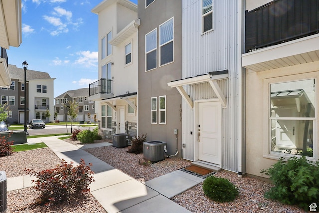 1017 S 2740 E, Spanish Fork, UT 84660 - entrance to property featuring a residential view and stucco siding