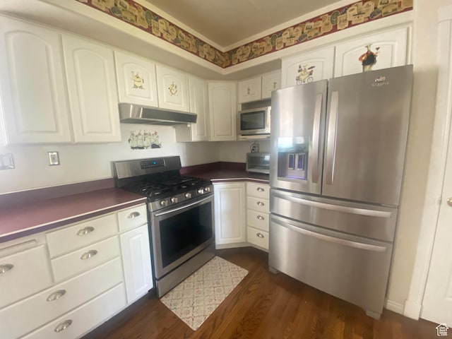190 E 600 N, Ferron, UT 84523 - kitchen with stainless steel appliances, under cabinet range hood, dark countertops, and dark wood finished floors