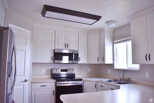 480 N 550 W, Huntington, UT 84528 - kitchen featuring stainless steel appliances, white cabinets, light countertops, and a peninsula