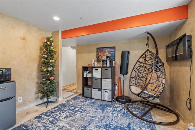 1721 E Lone Oak Dr, Draper, UT 84020 - sitting room with baseboards and recessed lighting
