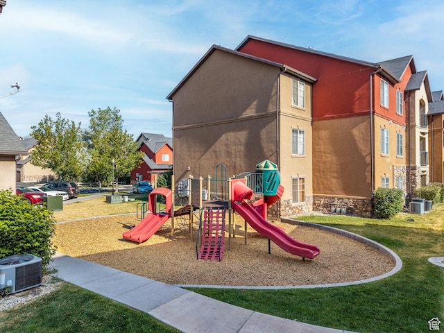 343 S 1000 W Unit 301, Pleasant Grove, UT 84062 - communal playground with a lawn
