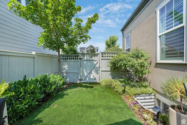 10617 S Split Rock Dr, South Jordan, UT 84009 - view of yard featuring a gate
