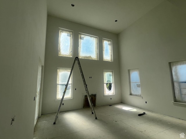 643 W Summerhill Ln, Centerville, UT 84014 - unfurnished living room with a towering ceiling
