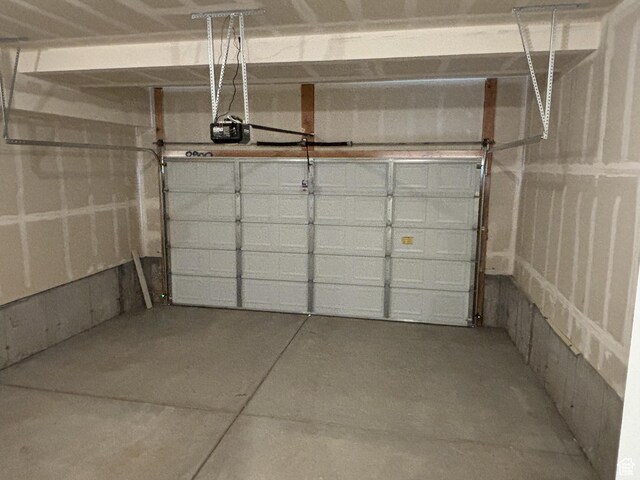 1682 N 1600 W Unit 124, Layton, UT 84041 - garage with a garage door opener