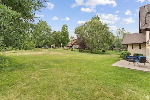 92 W Village Ct, Midway, UT 84049 - view of grassy yard featuring a patio