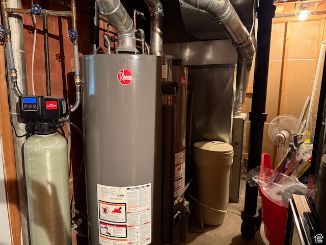 2936 E Ln Joya Dr S, Holladay, UT 84124 - utility room featuring gas water heater