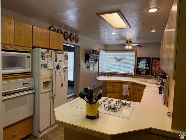 2936 E Ln Joya Dr S, Holladay, UT 84124 - kitchen featuring white appliances, a peninsula, light countertops, ceiling fan, and recessed lighting