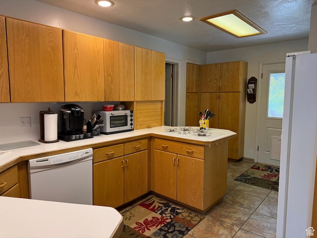 2936 E Ln Joya Dr S, Holladay, UT 84124 - kitchen with white appliances, a peninsula, light countertops, and recessed lighting