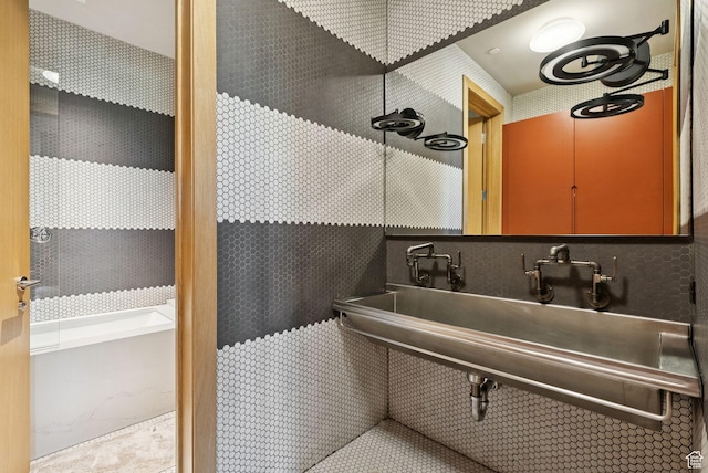 8078 N Red Fox Ct, Park City, UT 84098 - bathroom featuring a tub
