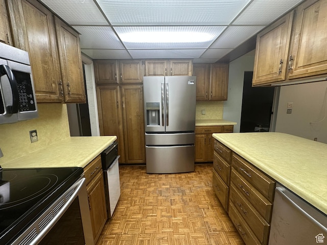5681 S Calann Dr E, Holladay, UT 84121 - kitchen with stainless steel appliances, light countertops, light flooring, and decorative backsplash