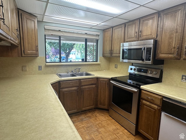 5681 S Calann Dr E, Holladay, UT 84121 - kitchen featuring appliances with stainless steel finishes, light countertops, and decorative backsplash