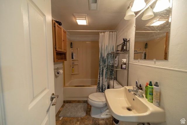 988 N Smith Dr, Price, UT 84501 - full bath with shower / bath combo with shower curtain, stone finish floors, and a textured wall