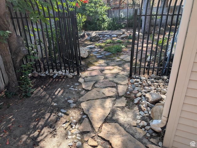 7481 S Castle Hill Cir, Cottonwood Heights, UT 84121 - view of gate