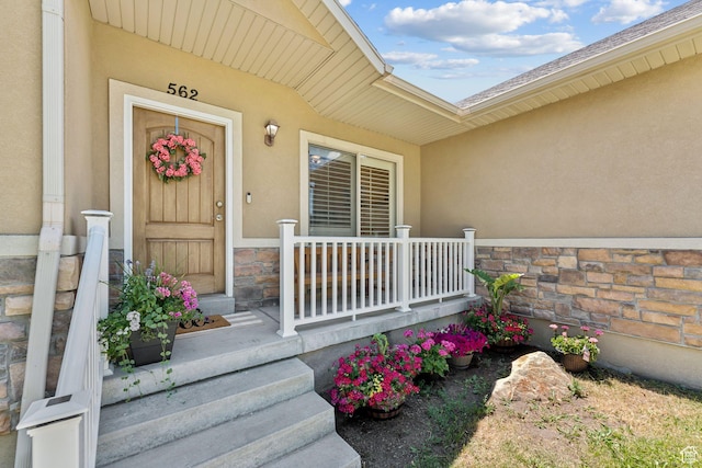 562 E 260 S, Midway, UT 84049 - doorway to property featuring stone siding, covered porch, and stucco siding