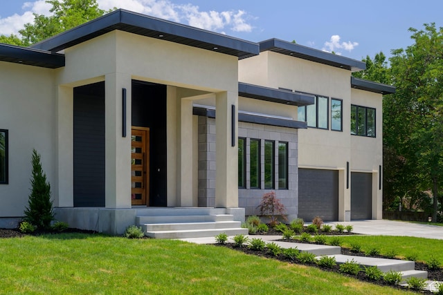 1958 E Longview Dr, Holladay, UT 84124 - modern home with stucco siding, driveway, a garage, and a front lawn