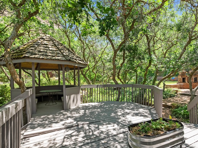2586 S 1825 E, Ogden, UT 84401 - wooden terrace featuring a gazebo